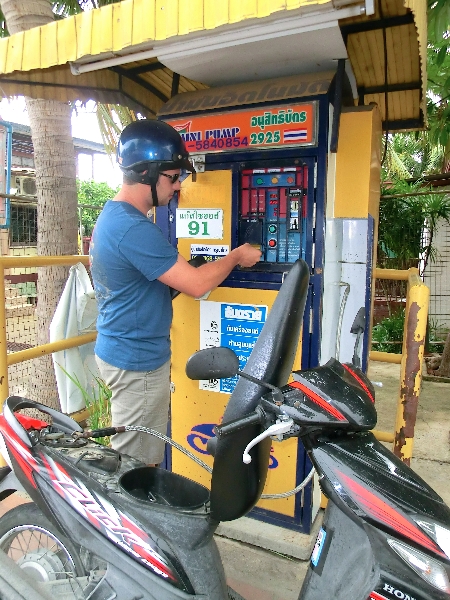 fare benzina Thailandia