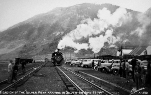 800px-Arrival_of_Silver_Vista_Observation_car_1947