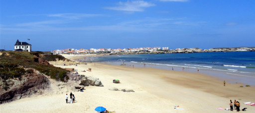 Surfisti lungo le coste di Peniche