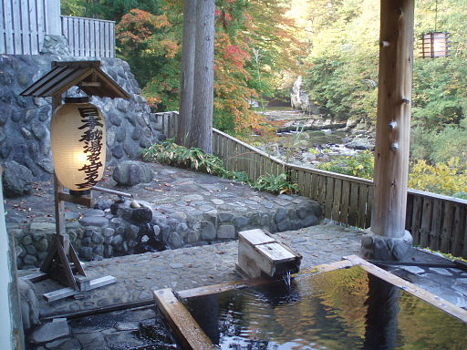 Takanoyu Onsen (Wikimedia commons)