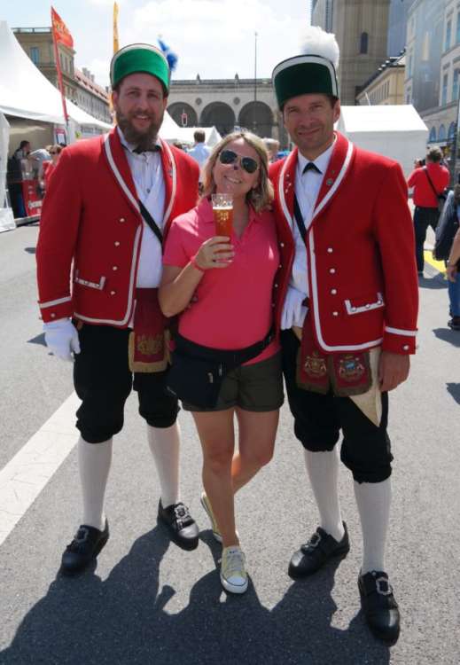 Con i mastri birrai all'apertura dei festeggiamenti per cinquecentenario dell'editto sulla purezza della birra bavarese