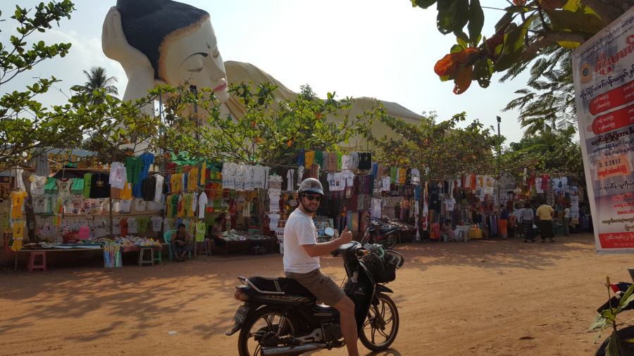 Myanmar in motorino