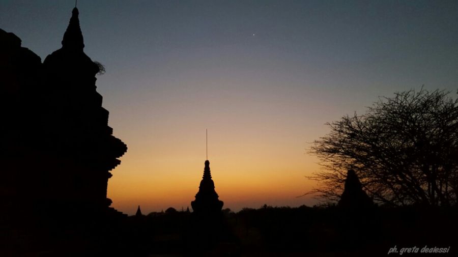 Tramonto a Bagan