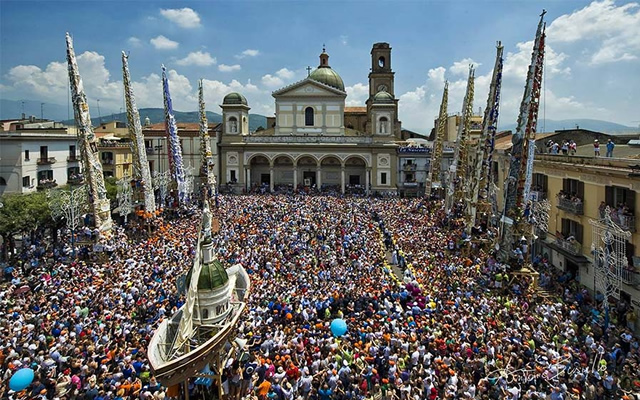 Processione dei Gigli